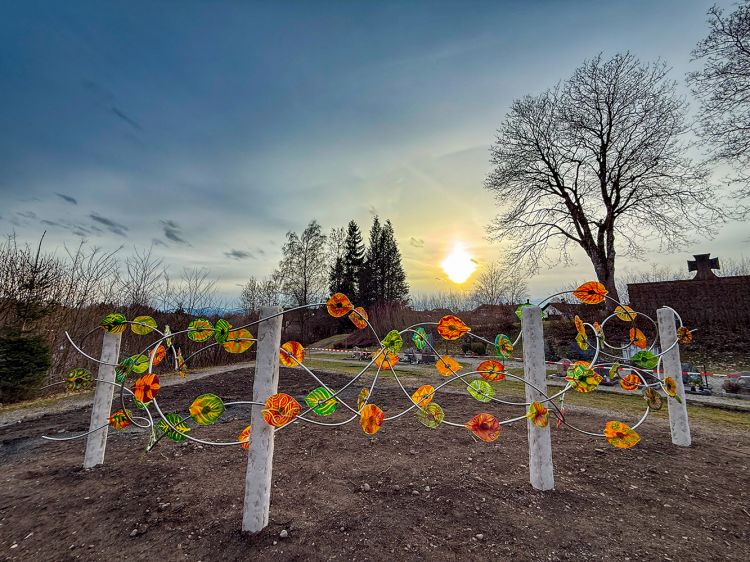 Sonnenuntergang vor den Blätter im Wind in Waltenhofen